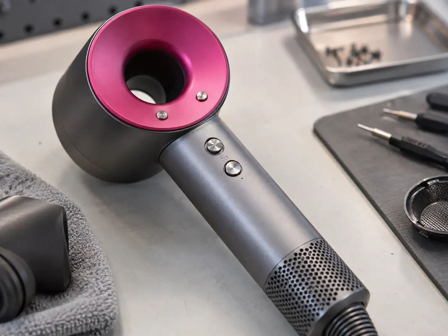 Кнопки фена Dyson не работают